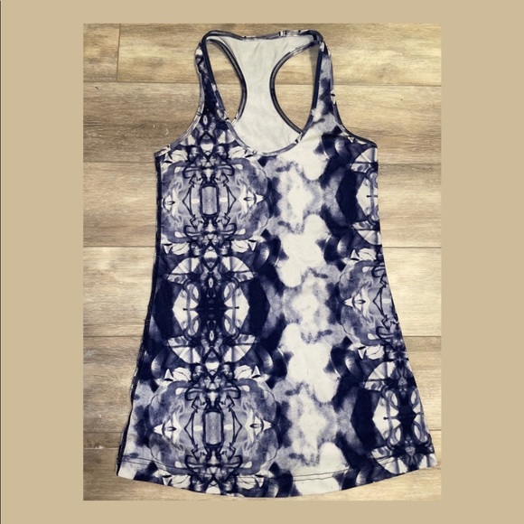 Lululemon blue and white patterned razor back tank top Size 4 - Picture 2 of 7